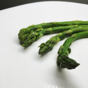 Chřest s parmazánem a volským okem (Asparagus with Parmesan cheese and fried egg)